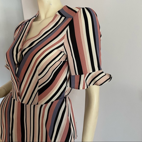 Short sleeved Striped v-neck peplum top with ruffle cuff - Picture 3 of 6